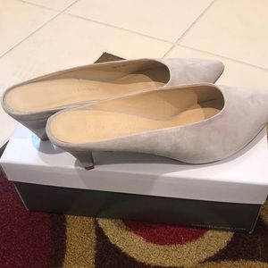 Women’s shoes. Size 10. Brand new. Kitten Heel.